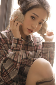 男子地铁站对女子露下体